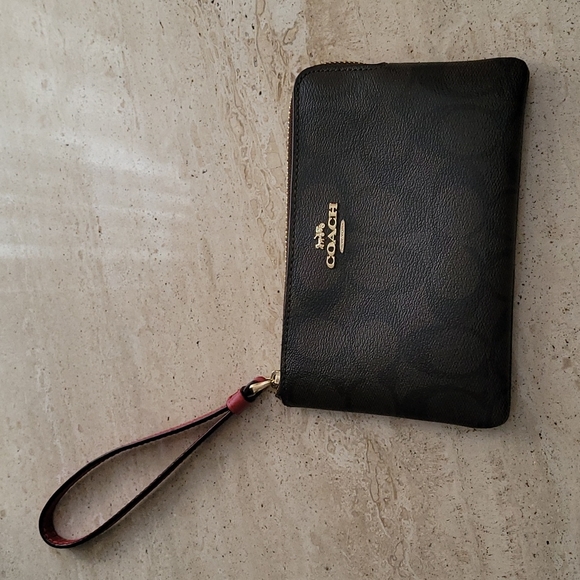 Coach wristlet - Picture 1 of 4